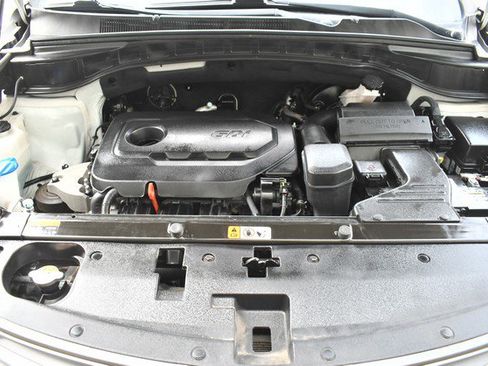 Used 2017 Hyundai Santa Fe Sport image 29