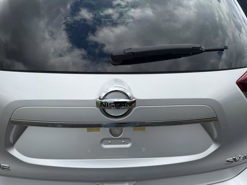 Used 2018 Nissan Rogue SV image 15