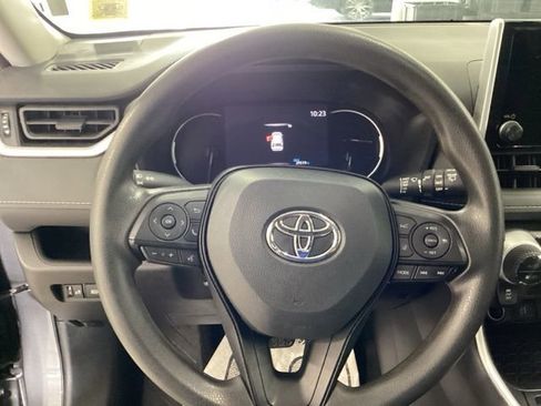 Used 2025 Toyota RAV4 XLE AWD/4WD image 7