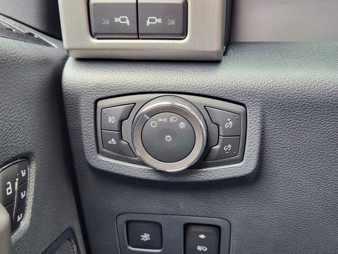 Used 2022 Ford F350 Platinum w/ FX4 Off-Road Package image 27