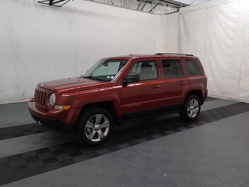 Used 2014 Jeep Patriot Latitude AWD/4WD image 2