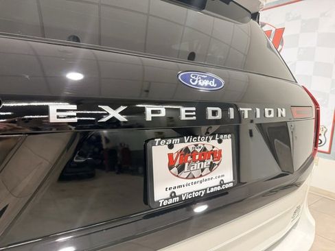New 2026 Ford Expedition Platinum image 8