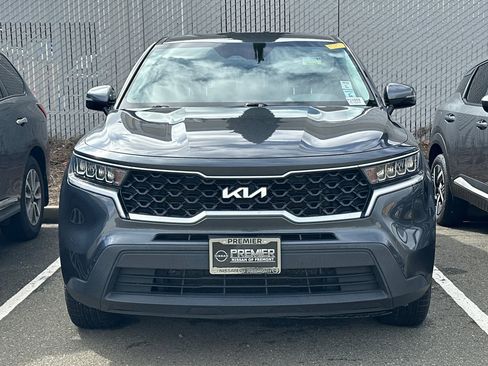 Used 2022 Kia Sorento LX image 5