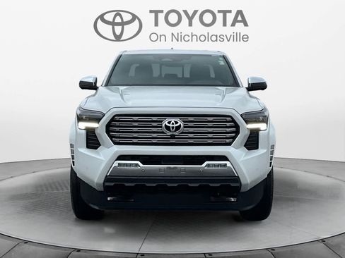 Used 2025 Toyota Tacoma Limited image 9