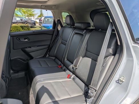 Certified 2025 Nissan Rogue SL w/ Tech Package AWD/4WD image 28