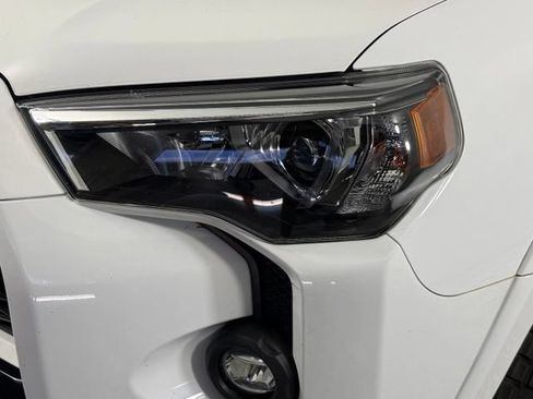 Used 2021 Toyota 4Runner Venture w/ Moonroof Package AWD/4WD image 12