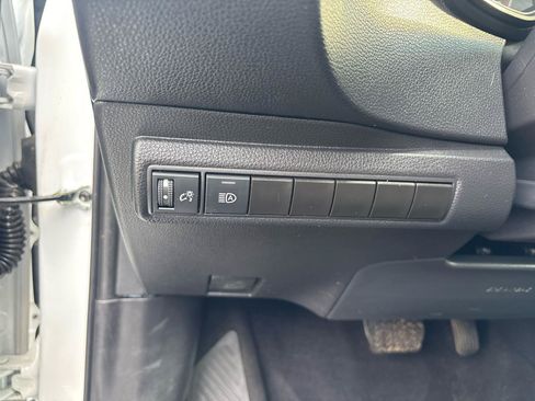 Used 2025 Toyota Corolla LE FWD image 12