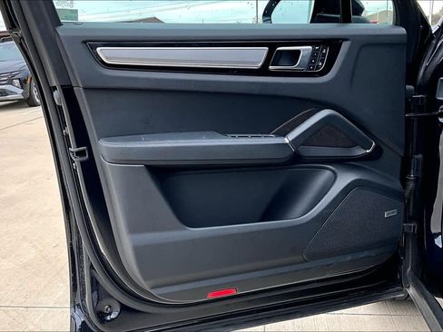 Used 2023 Porsche Cayenne image 40