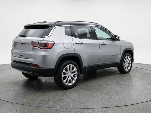 Used 2025 Jeep Compass Limited image 6
