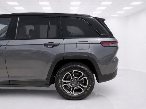 Used 2023 Jeep Grand Cherokee Trailhawk w/ Advanced Protech Group II AWD/4WD image 8