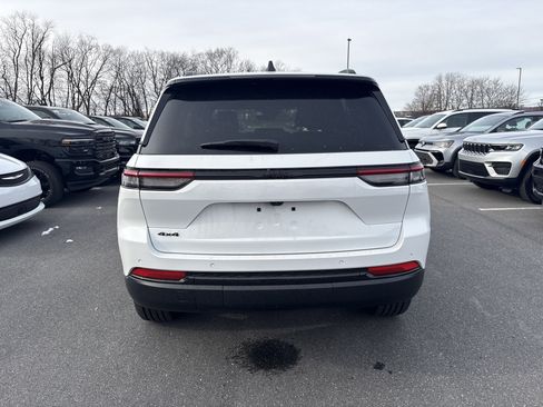 New 2025 Jeep Grand Cherokee Altitude image 5