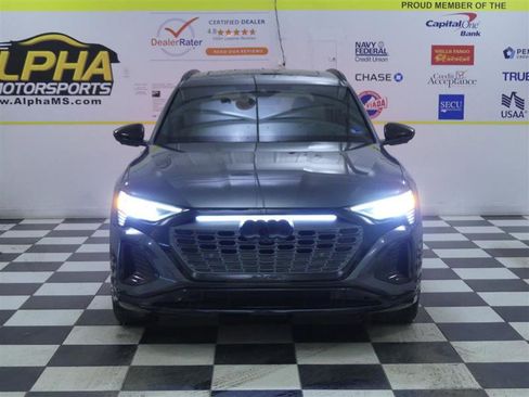 Used 2024 Audi Q8 e-tron Prestige image 2