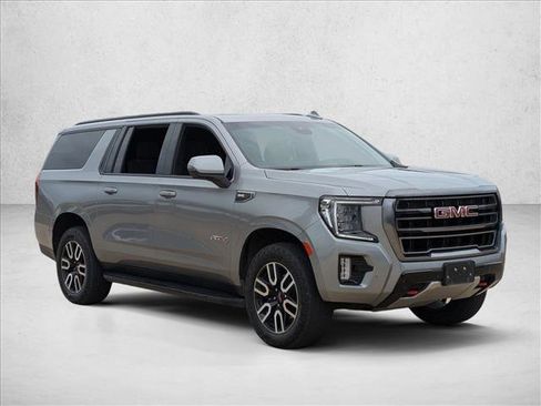 Used 2023 GMC Yukon XL AT4 image 3