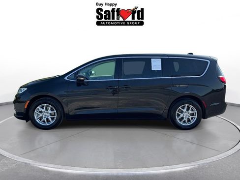 Used 2024 Chrysler Pacifica Touring-L FWD image 4