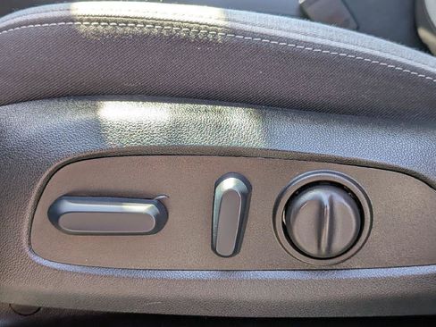 Used 2023 Chevrolet Equinox LT AWD/4WD image 14