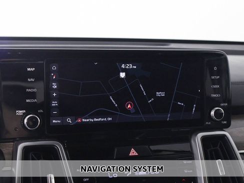 Used 2023 Kia Sorento S w/ Panoramic Sunroof Package image 3