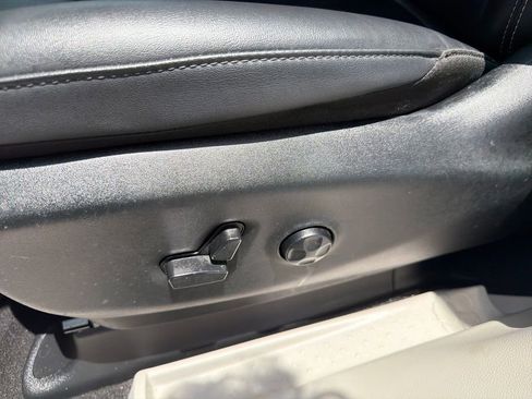 Used 2024 Chrysler Pacifica Limited FWD image 15