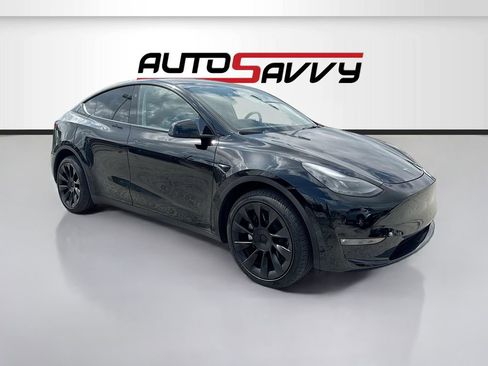 Used 2024 Tesla Model Y Long Range AWD/4WD image 1