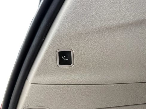 Used 2022 Chrysler Pacifica Touring-L FWD image 12