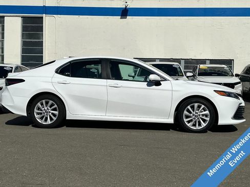 Used 2024 Toyota Camry LE FWD image 4