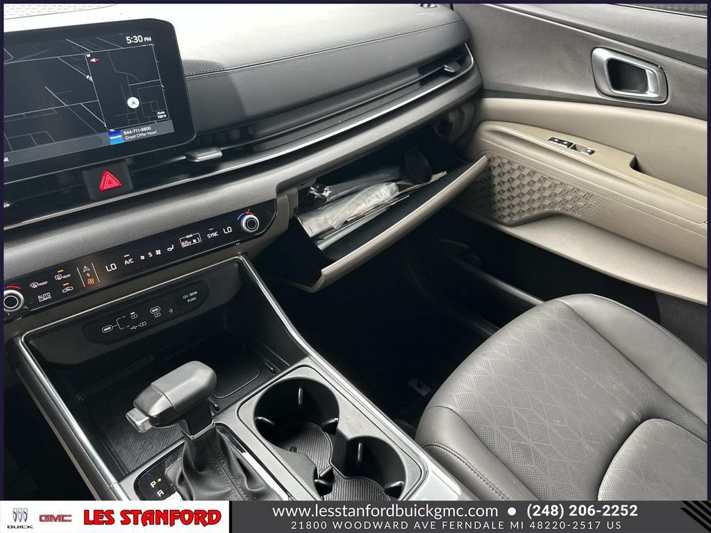 Used 2025 Kia Carnival EX FWD image 35