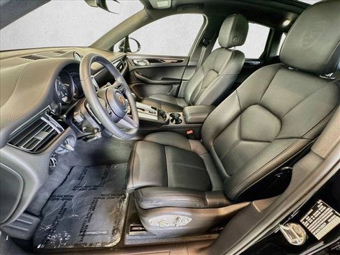 Certified 2026 Porsche Macan AWD/4WD image 5