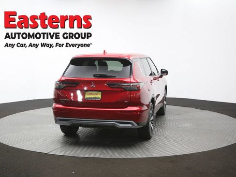 Used 2025 Mitsubishi Outlander SE FWD image 38
