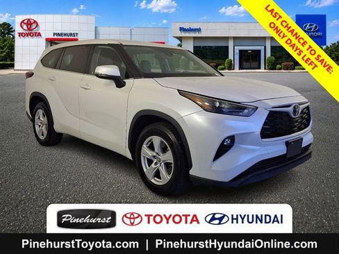 Used 2023 Toyota Highlander LE FWD image 1