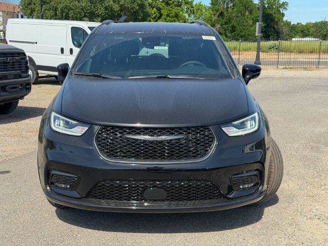 New 2026 Chrysler Pacifica Select AWD/4WD image 3