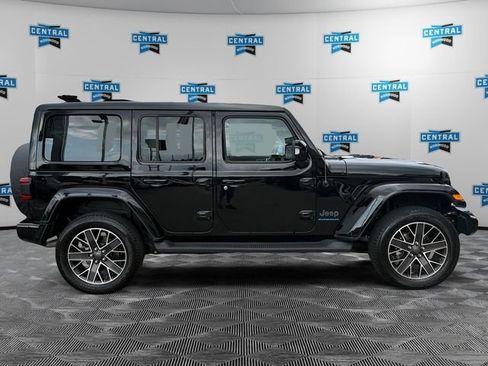 Used 2023 Jeep Wrangler Unlimited Sahara AWD/4WD image 7