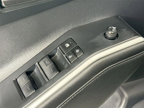Used 2023 Toyota Highlander LE FWD image 27