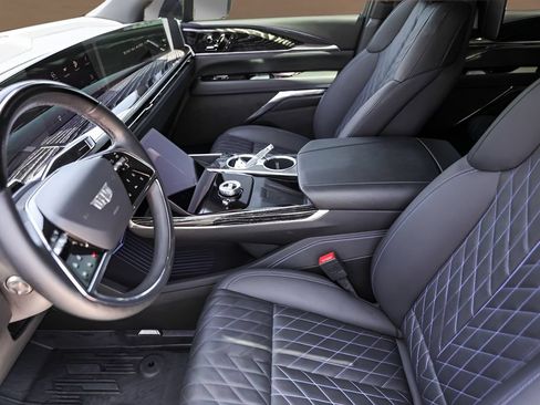 Certified 2025 Cadillac Escalade IQ Sport 1 w/ Smart Trailering package AWD/4WD image 8