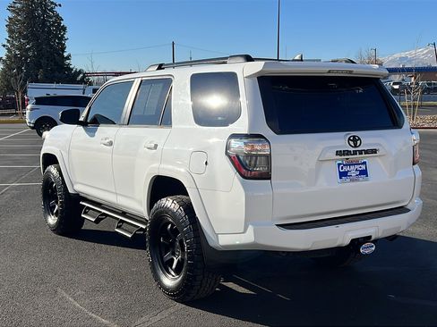 Used 2021 Toyota 4Runner 4WD image 7