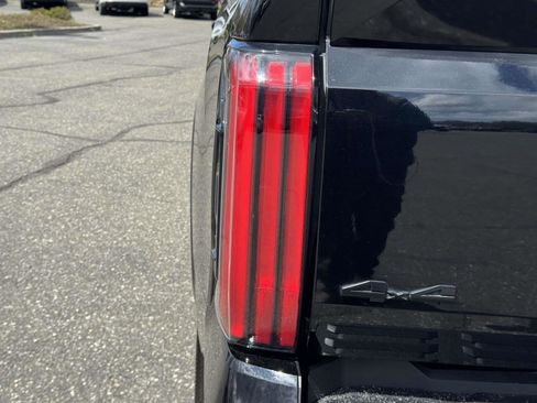 Used 2023 Toyota Tundra Platinum image 10