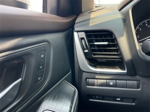 Used 2022 Nissan Rogue SL w/ SL Premium Package image 15