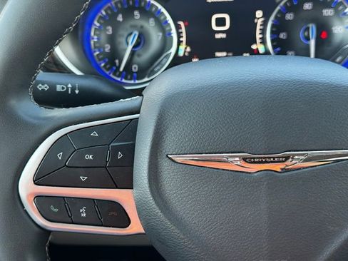 Certified 2023 Chrysler Pacifica Limited FWD image 25