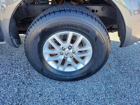 Used 2019 Nissan Frontier SV image 8