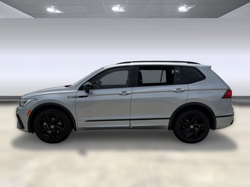 Certified 2023 Volkswagen Tiguan SE R-Line image 2