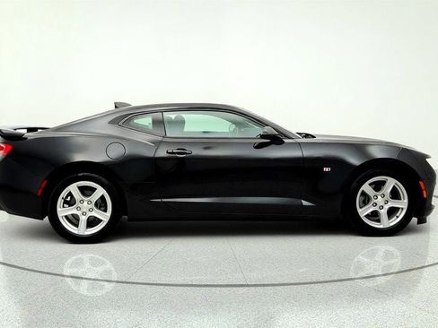 Used 2017 Chevrolet Camaro LT RWD image 4