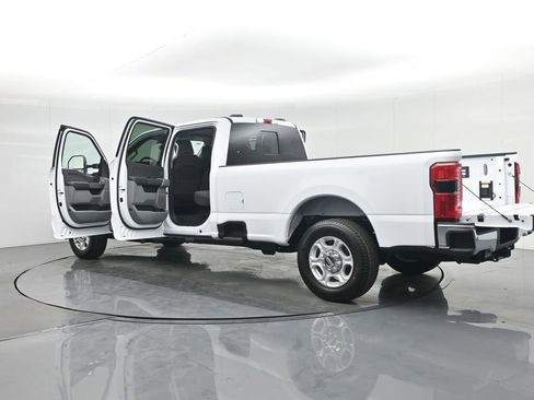 New 2026 Ford F250 XLT w/ XLT Premium Package image 39