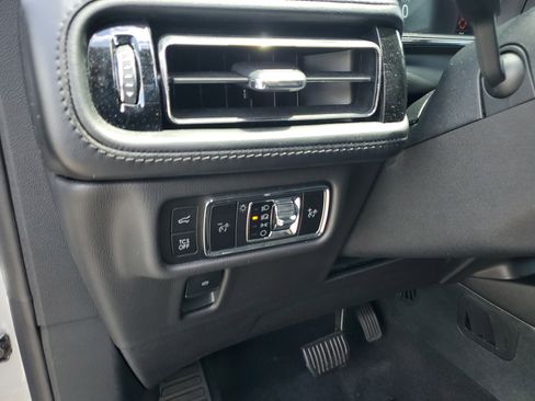 Certified 2023 Lincoln Nautilus AWD image 17