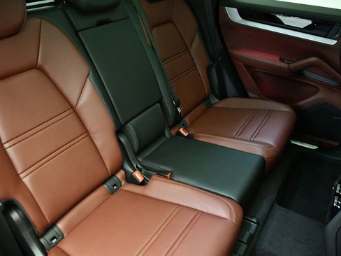 Certified 2025 Porsche Cayenne image 58