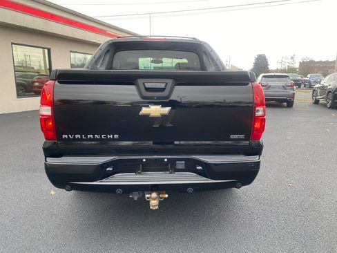 Used 2011 Chevrolet Avalanche LTZ image 6