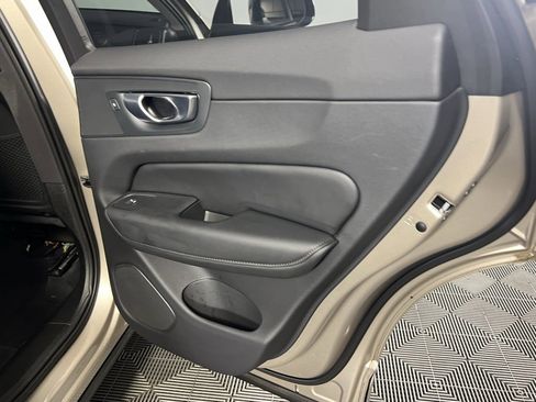 Used 2025 Volvo XC60 B5 Plus image 28