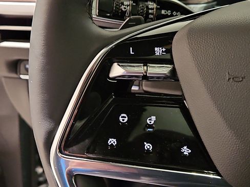 Certified 2025 Cadillac Escalade Premium Luxury image 29