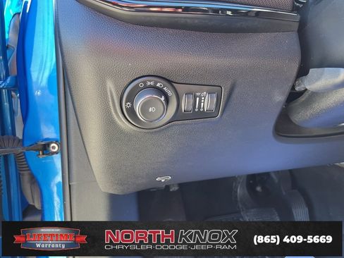 Used 2024 Jeep Compass Trailhawk image 7