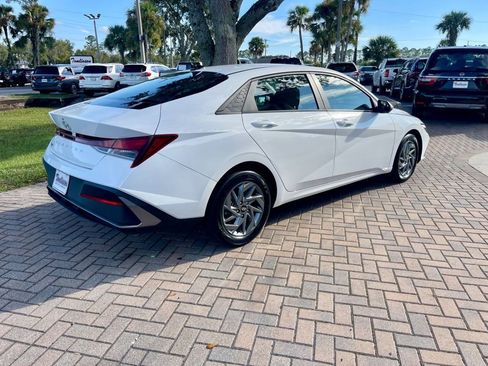 Used 2024 Hyundai Elantra SEL image 5
