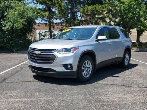 Used 2018 Chevrolet Traverse LT FWD image 2