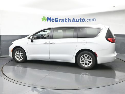 Used 2020 Chrysler Voyager LX FWD image 19