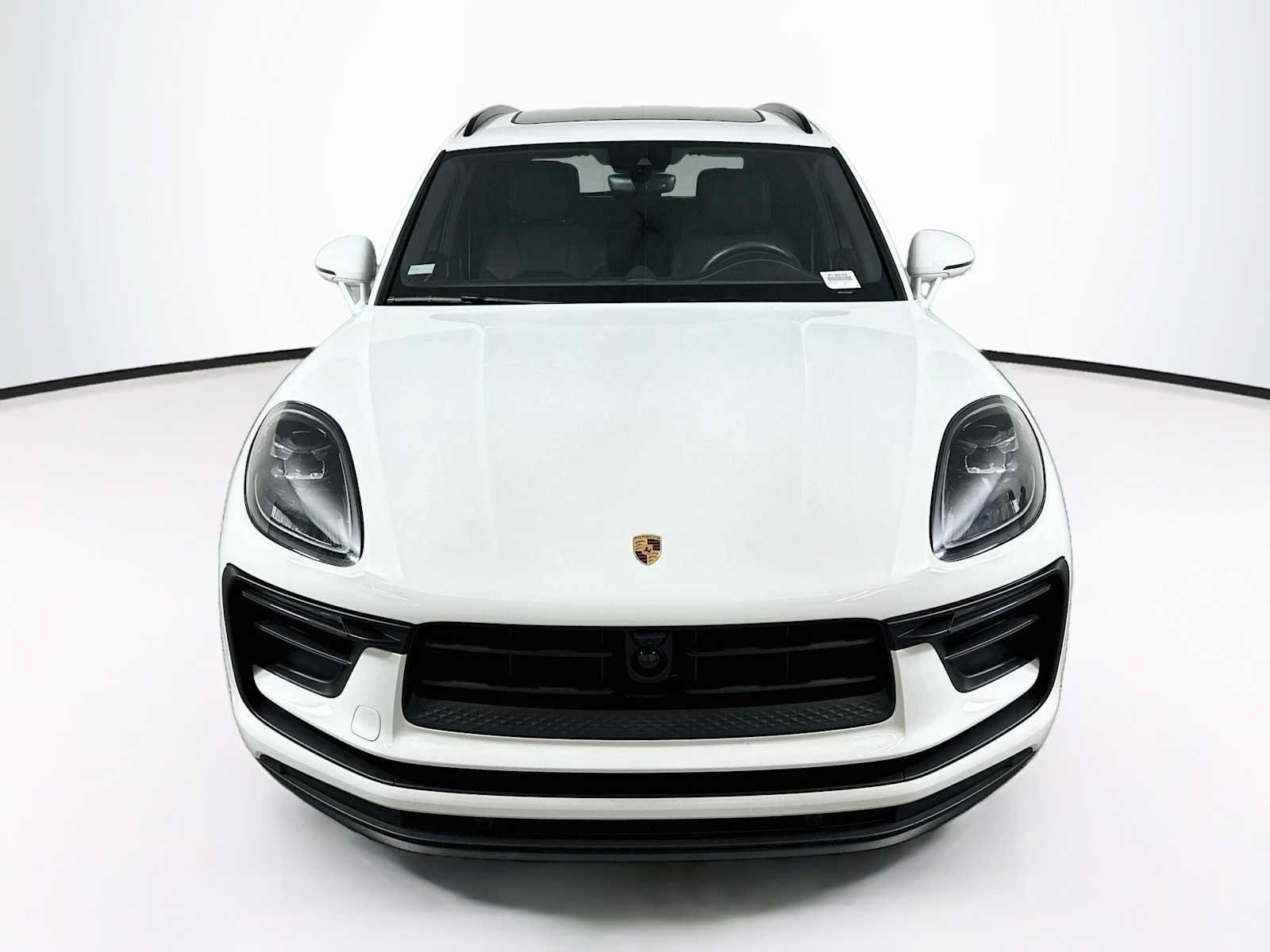 Certified 2026 Porsche Macan AWD/4WD image 6